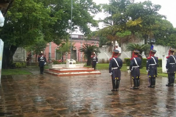 Bajo la lluvia, los Granaderos recordaron el Combate de San Lorenzo