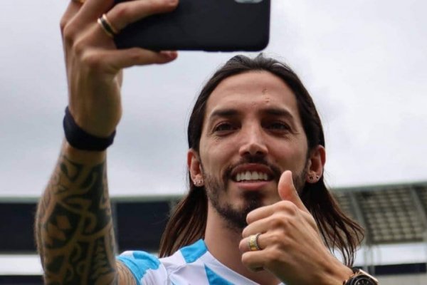 Ezequiel Schelotto firmó contrato y fue presentado como refuerzo de Racing