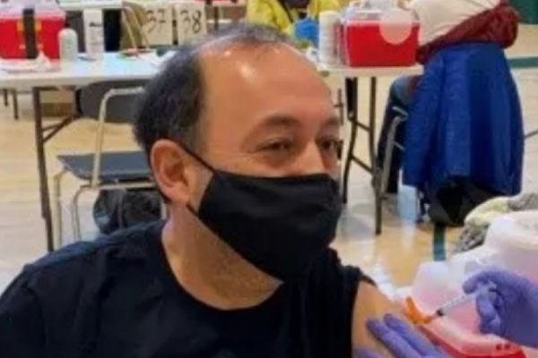 Un correntino se vacunó contra el coronavirus en Nueva York