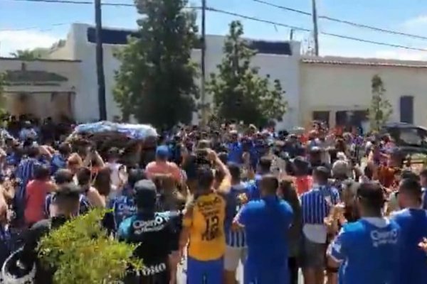 El emotivo último adiós al Morro García, con la bandera de Uruguay y una camiseta de Godoy Cruz