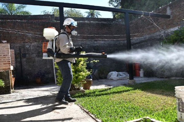 Tareas de fumigación y descacharrado en cuatro barrios de Capital