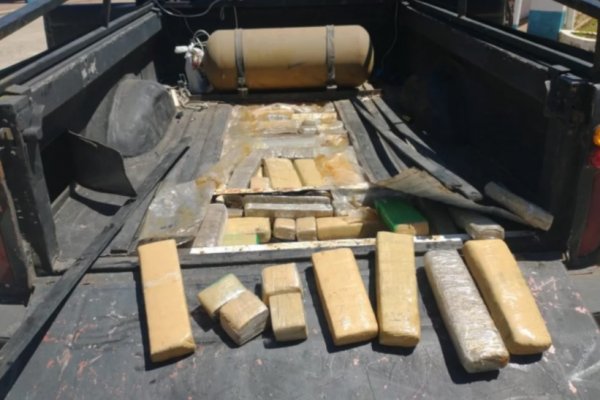 Camioneta con doble fondo llevaba 174 kilos de marihuana