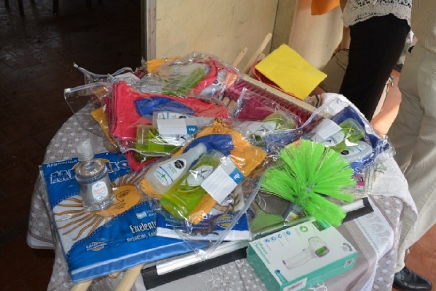 Visita y entrega de materiales a escuelas de San Luis del Palmar