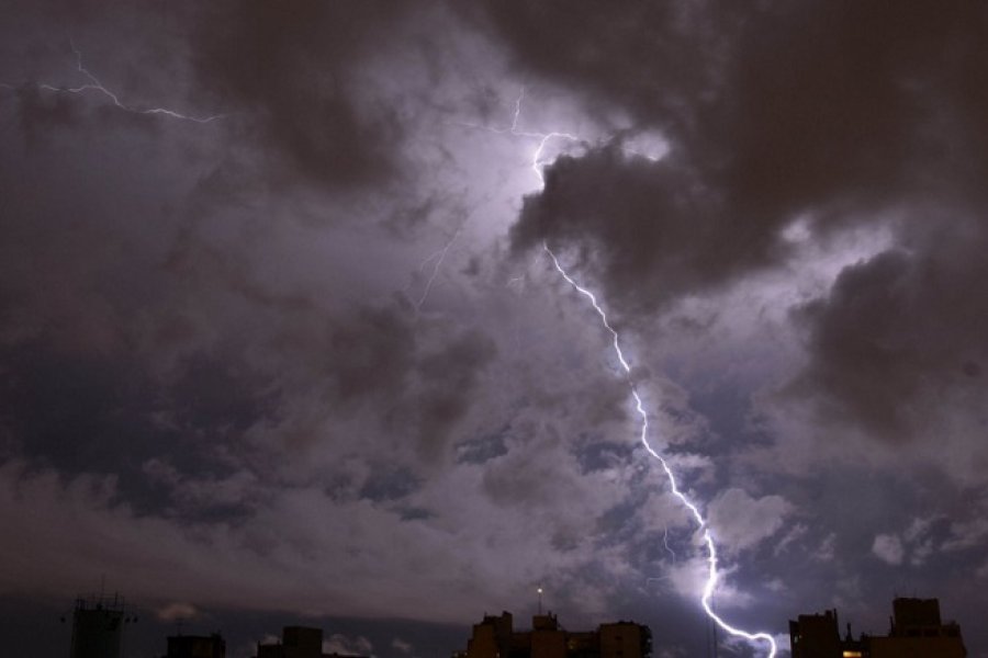 Continúa el alerta por tormentas fuertes para Corrientes
