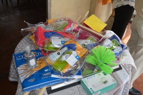 Visita y entrega de materiales a escuelas de San Luis del Palmar