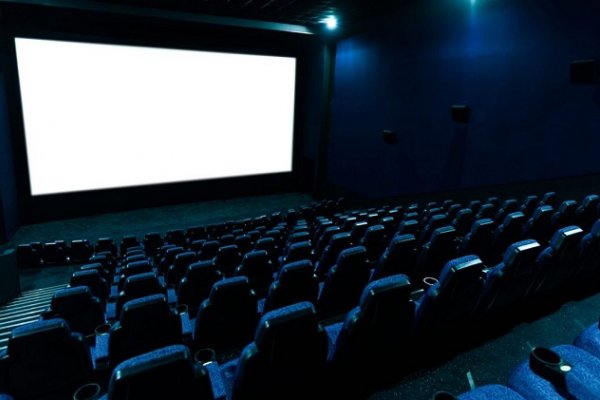 Coronavirus: Italia permitirá aforo completo en cines y teatros y abrirá discotecas