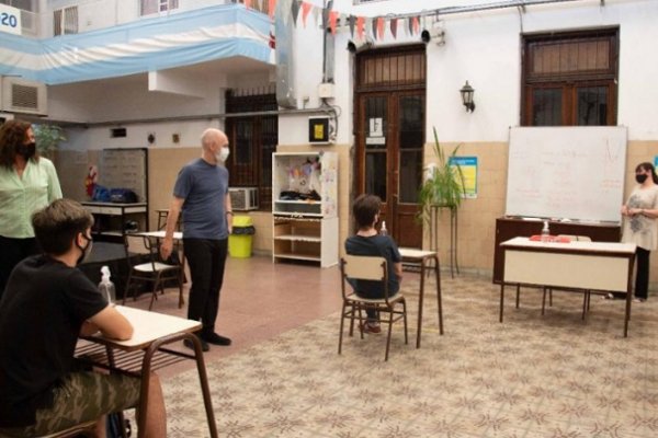 Larreta les pidió a los docentes que se testeen: se hisoparon 3.000 de 110.000