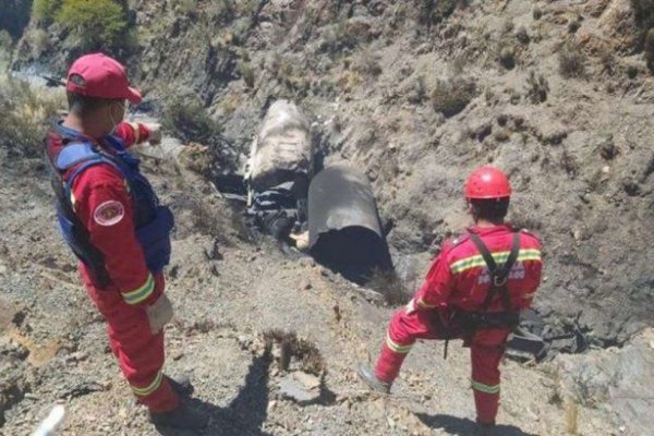 Dos argentinos murieron al explotar el camión en el que transportaban oxígeno a Bolivia