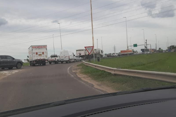 Otro fin de semana de colapso sobre el Puente Manuel Belgrano