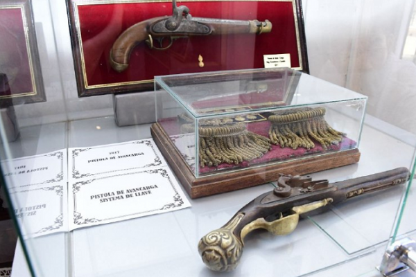 Se inauguró una muestra del General San Martín en el museo Casa Molinas