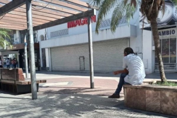 Peatonal desierta en feriado de Carnaval