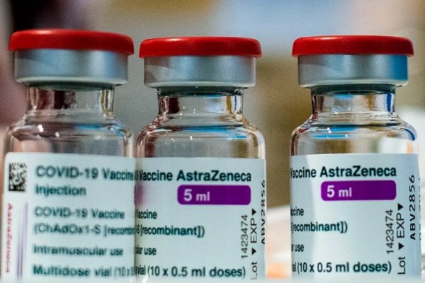La OMS aprobó de emergencia dos versiones de la vacuna de AstraZeneca