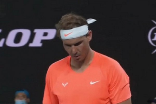 Stéfanos Tsitsipás dio el golpe y eliminó a Rafael Nadal