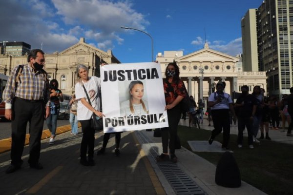 Femicidio de Úrsula Bahillo: masivo pedido de justicia en la marcha de Ni Una Menos