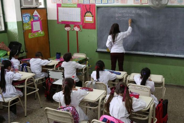 Aislaron por COVID a personal docente de una escuela en Laguna Brava