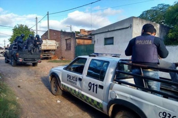 Intentó arrebatar un celular frente a un operativo policial