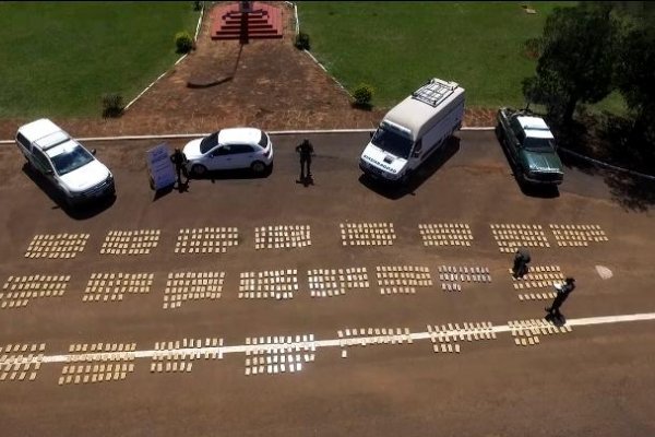 Hallaron más de 600 kilos de marihuana en auto abandonado