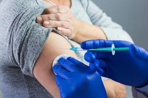 Vacunación a mayores de 65: Odisea, bronca y frustración