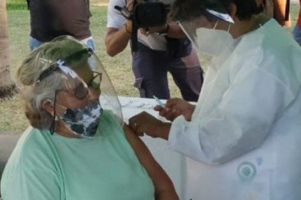 Primera vacunada en plaza Cabral: Es un alivio que nos trae para esta pandemia