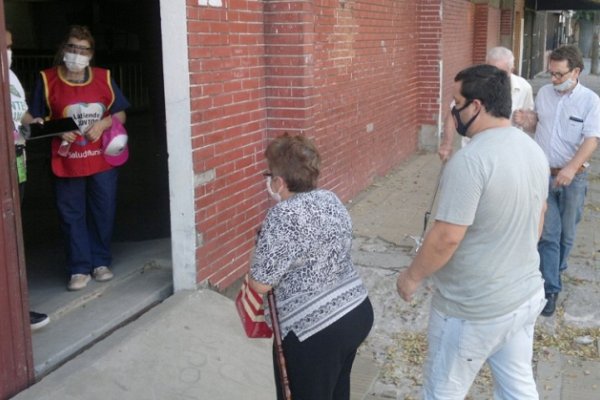 Segundo día de vacunación a mayores de 65 años en Corrientes