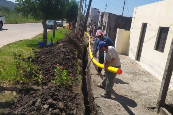 Arrancó el tendido de red de gas natural en Monte Caseros