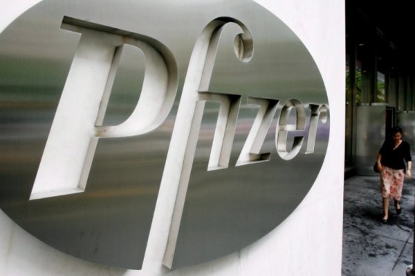 Un informe demuestra las abusivas exigencias de Pfizer para proveer vacunas