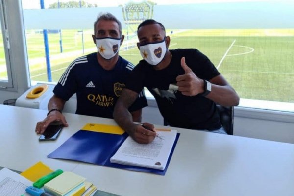Villa renovó su contrato con Boca: 
