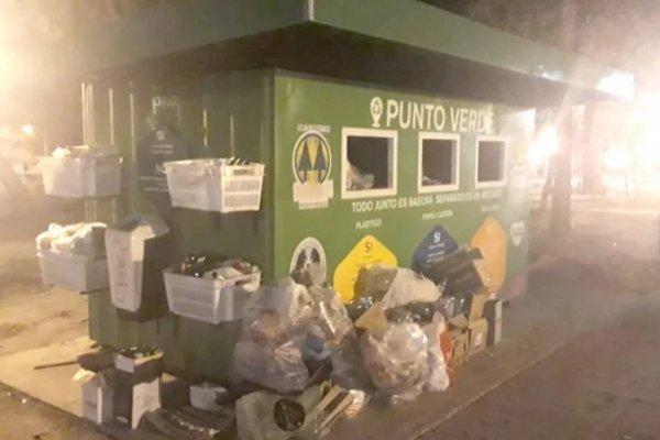 Quejas por el colapso del punto verde de la plaza Libertad