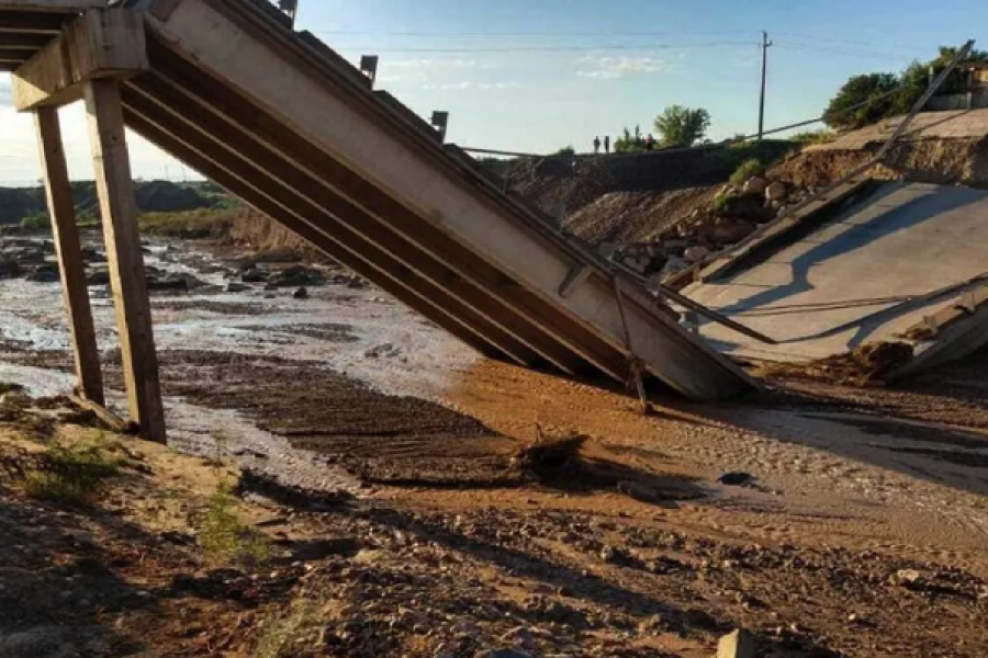 Mendoza: Colapsó un puente en la Ruta 40 por una tormenta