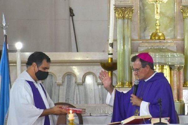 El padre Néstor Belmont es el nuevo párroco de San Juan Bosco