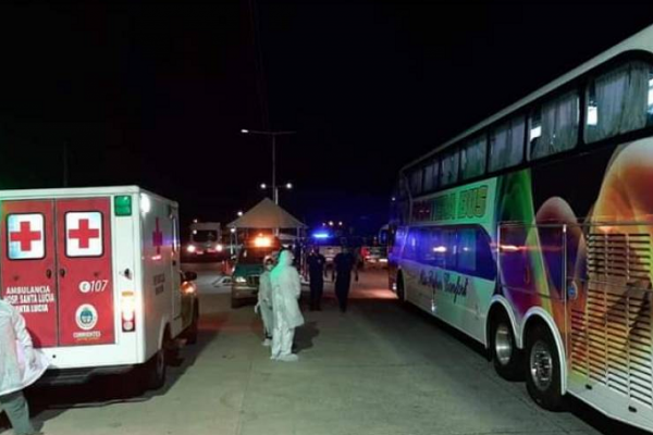 Santa Lucía: Volvió un micro con varios chicos contagiados de Covid tras viaje de egresados