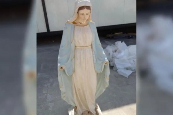 La historia de la Virgen sin manos que acompaña al Papa en Irak