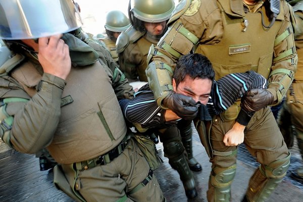 Chile: más de 60 detenidos en una nueva noche de protestas contra Piñera