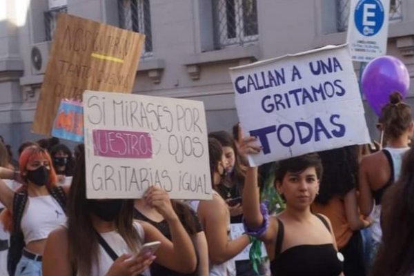 #8M: Agrupaciones feministas marchan por las calles del  microcentro
