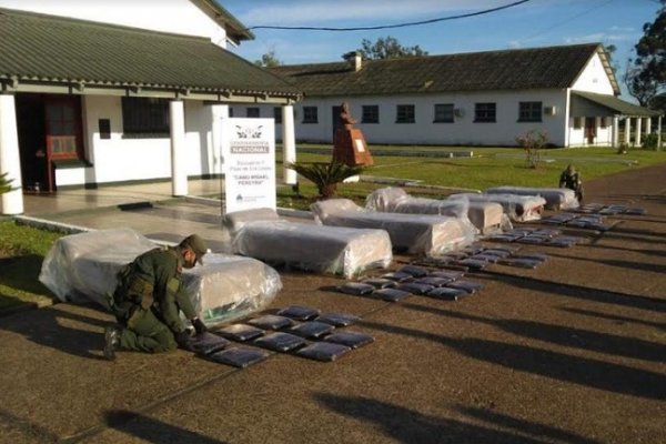Corrientes: Ocultaban en sillones 62 kilos de marihuana