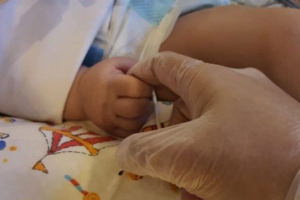 Se recuperan el bebé y el nene internados con Coronavirus
