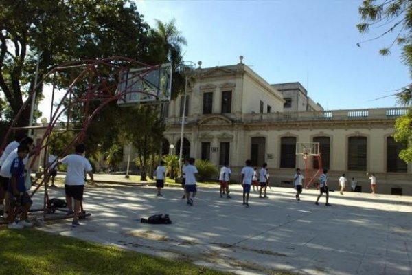 Covid en el Colegio Centenario y con dictado de clases