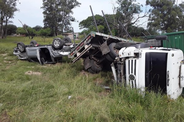 Dos heridos tras un accidente en el ingreso a Pueblo Libertador