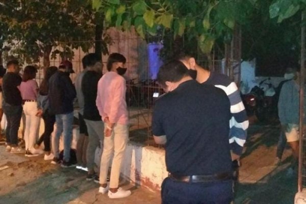 Desactivan fiesta clandestina con más de 100 personas