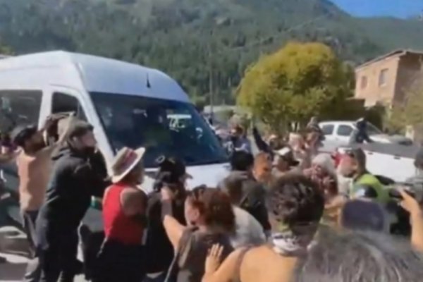 Atacaron la camioneta en la que viajaba Alberto Fernández