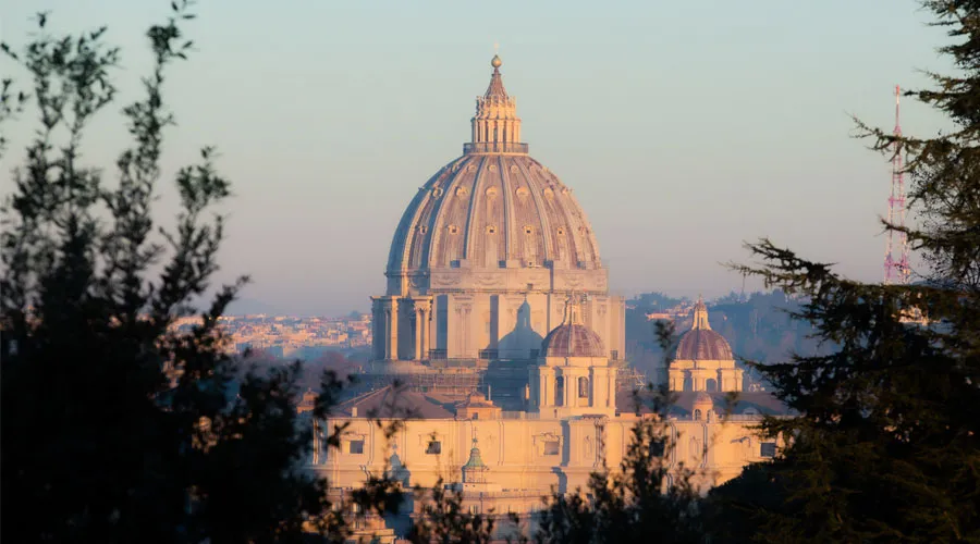 El Vaticano anunció que no bendecirá a las parejas de personas del mismo sexo