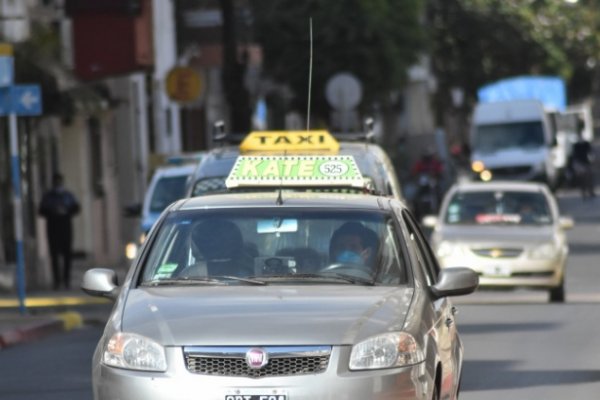 Remiseros y taxistas evaluarán un incremento en sus tarifas
