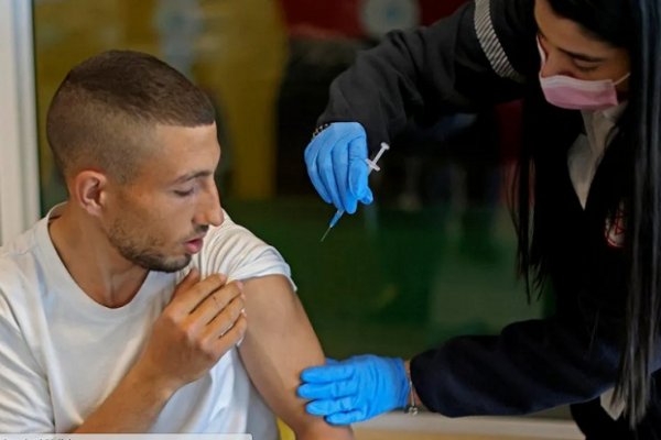 Israel ya vacunó contra el coronavirus a la mitad de su población