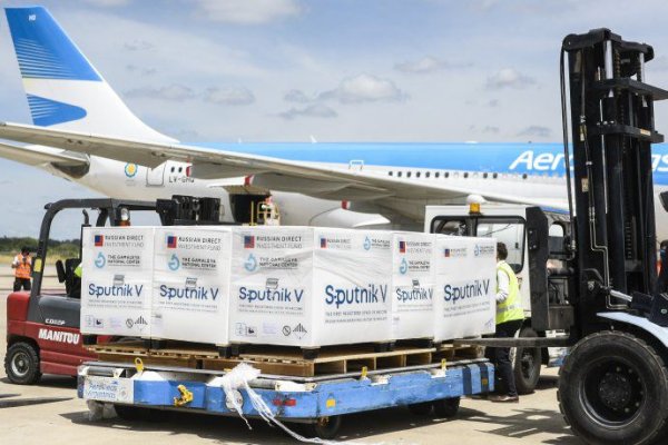 Llegó un nuevo vuelo con 370.000 dosis de la vacuna Sputnik V