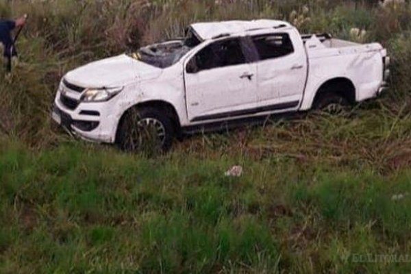 Dos heridos tras despiste y vuelco en ruta 12