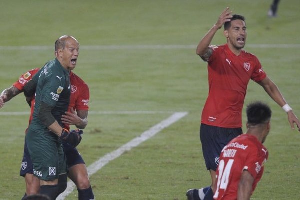 Independiente y Boca, empatados en un clásico polémico y con final para el infarto
