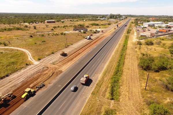 Avanza con duplicación de calzada, colectoras y pasos sobre nivel en la Autovía de Corrientes