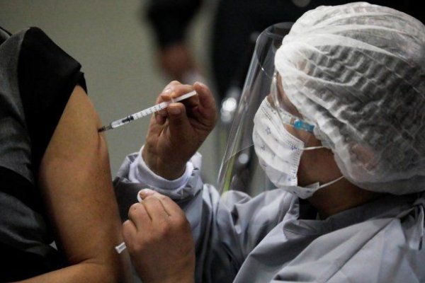 Crisis del coronavirus: brasileños desesperados cruzan a Bolivia por vacunas