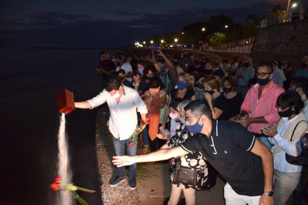 Despidieron a Scófano con otra “caravana de la flor” en el Paraná