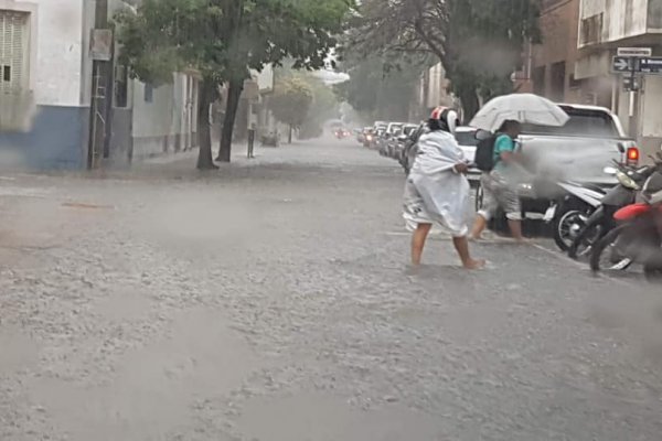 Lluvia torrencial en Monte Caseros dejó varias calles anegadas
